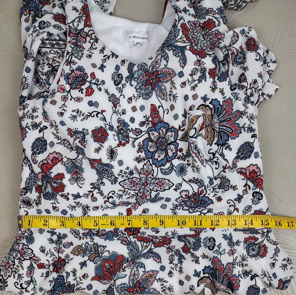 Beautiful handkerchief dress - Picture 12 of 15